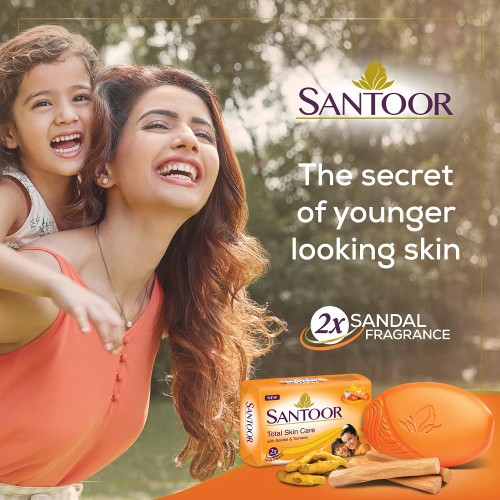 Santoor Sandalwood and Turmeric Bath Soap for Younger Looking and Glowing Skin, Combo Offer, 125 g (Pack of 8)